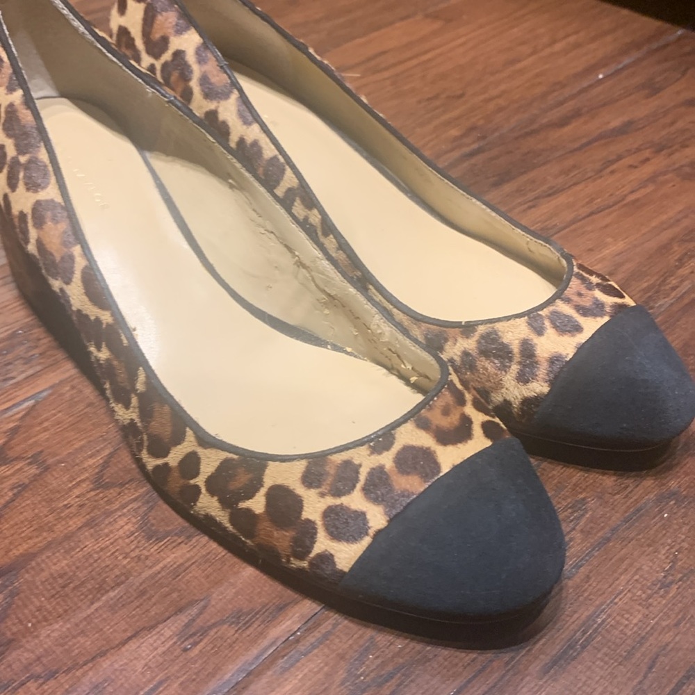 Ann Taylor Preloved Leopard Print Heels with Black Accents - Picture 3 of 8